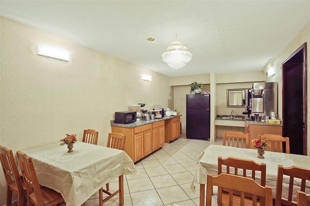 Americas Best Value Inn-Pittsburgh Airport Coraopolis Restaurant photo