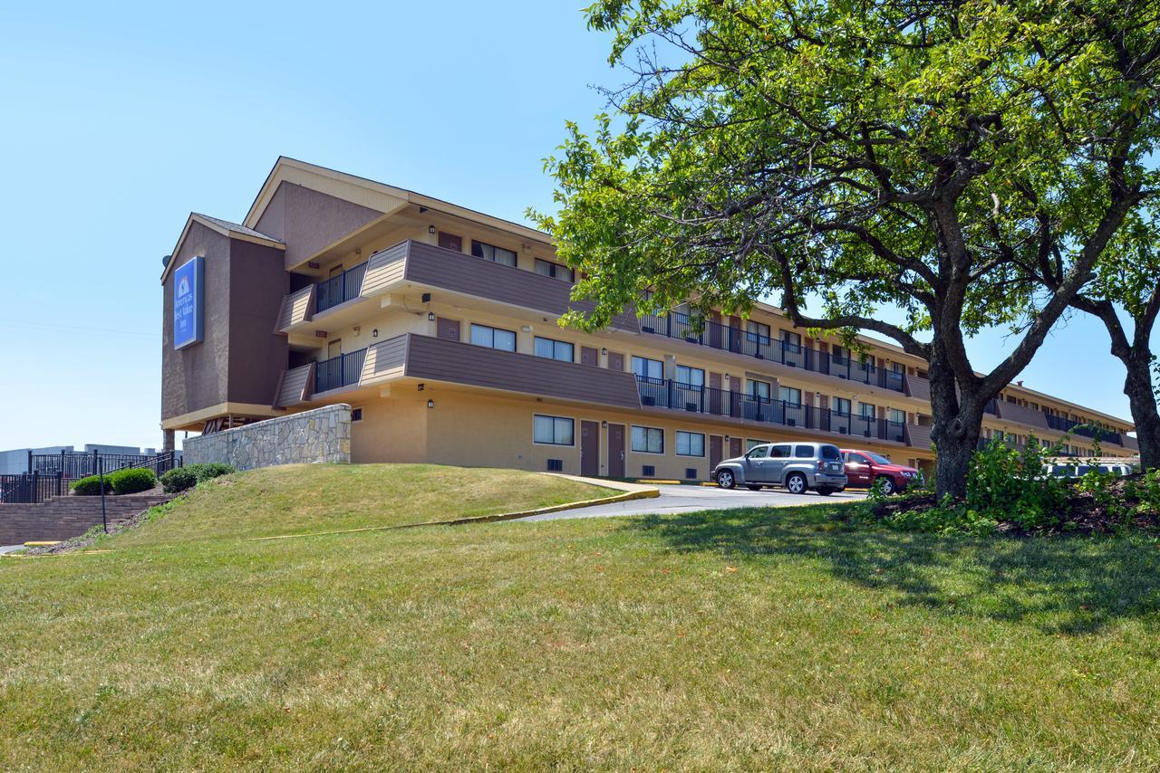 Americas Best Value Inn-Pittsburgh Airport Coraopolis Exterior photo